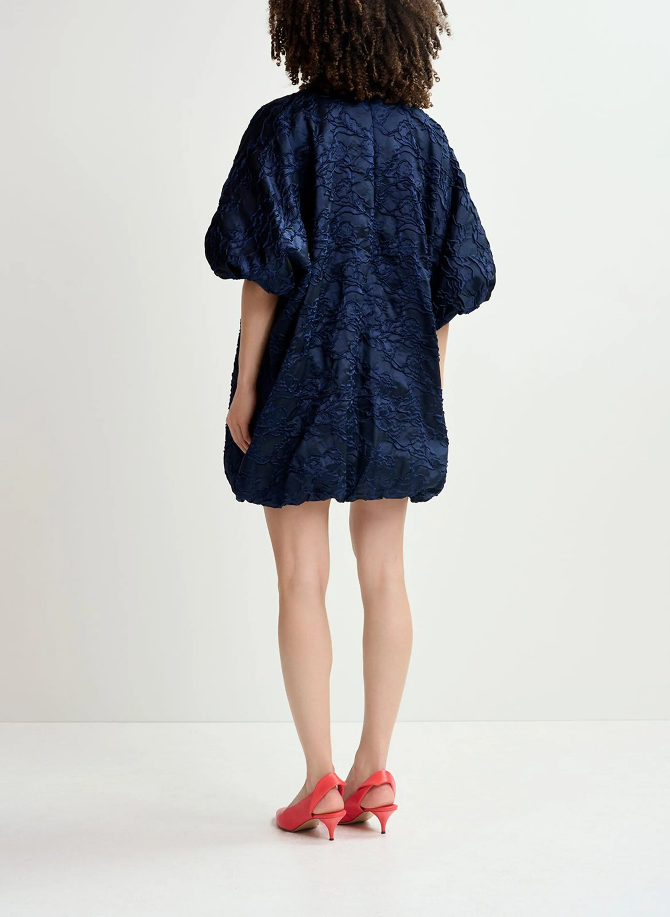 ESSENTIEL ANTWERP GRATEFUL - Mini vestido abullonado de jacquard en azul