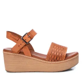 Sandalias cuña Carmela con cinta gruesa troquelada