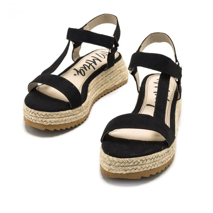 Sandalias plataformas Mustang de color negro con cuña de efecto yute