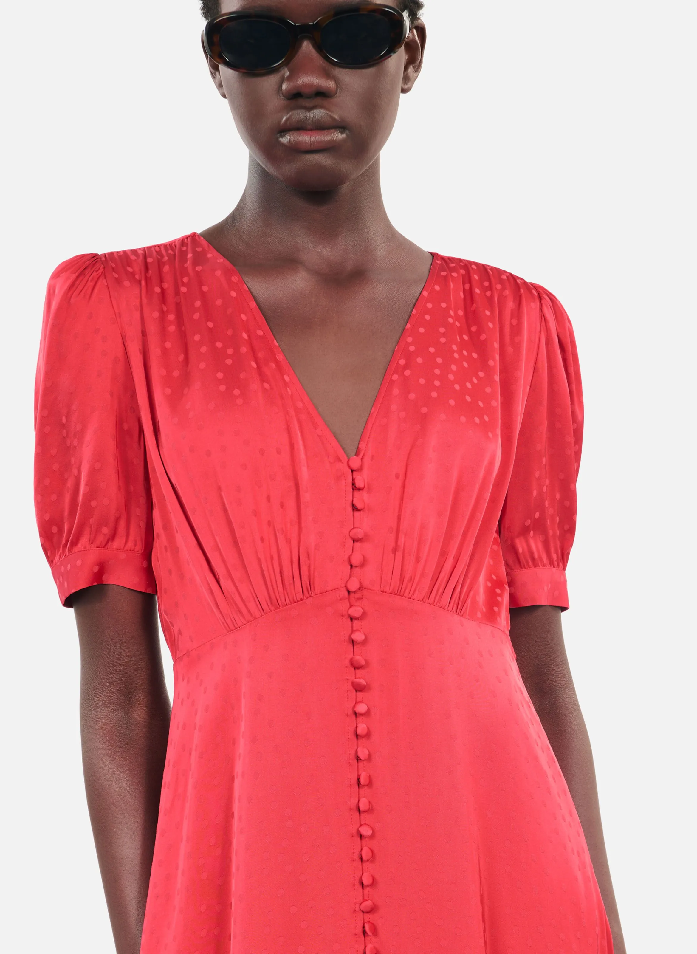 THE KOOPLES Vestido recto con cuello en V en jacquard estampado en rojo